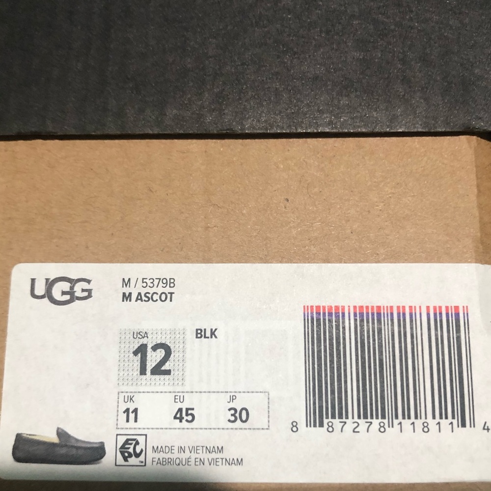 UGG Mens NWT black leather slippers